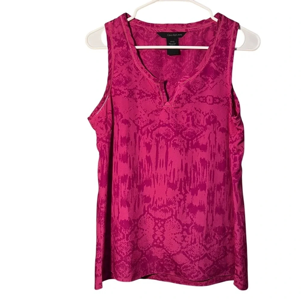 Calvin Klein Jeans Women's Size Small Split Neck Blouse Pink Tie Dye Sleeveless